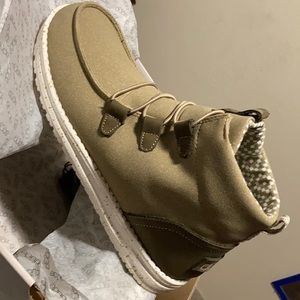 Hey Dude size ladies 10 or men’s 8